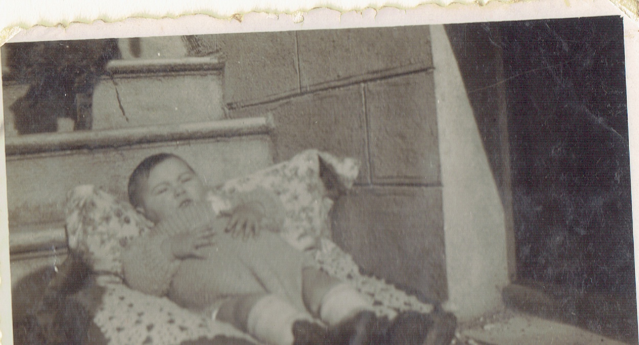 Hanna at about one and a quarter years old in the daycare in Villeneuve-le-Roi