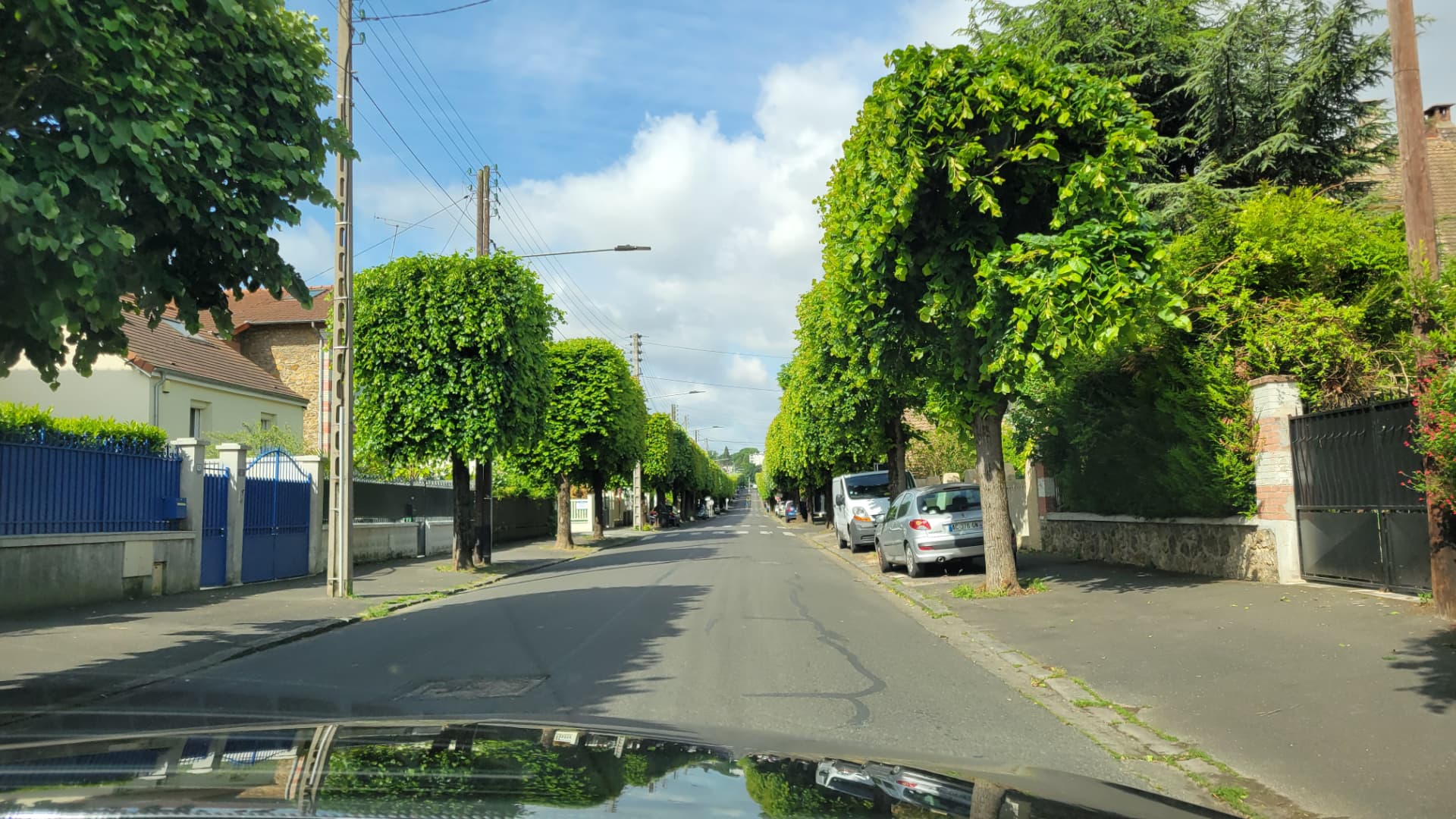 A street in Villeneuve-le-Roi