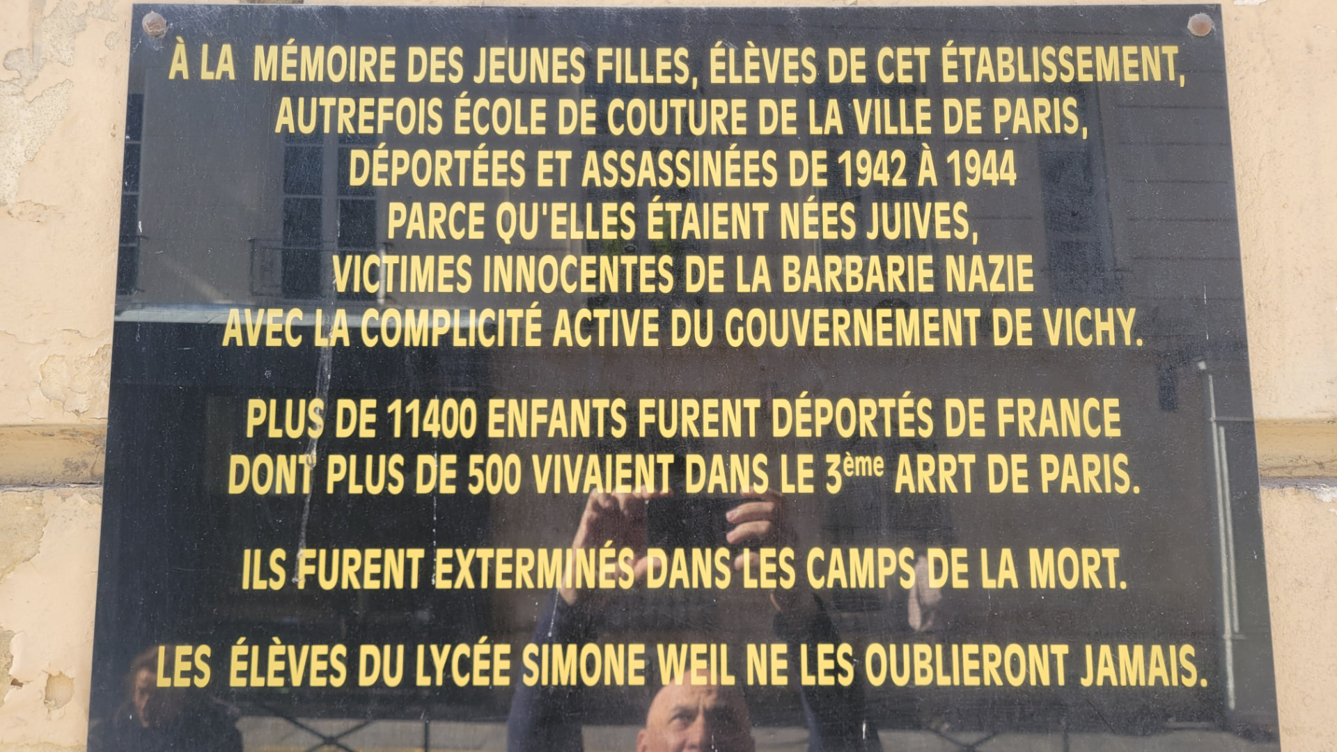 Memorial plaque at Lycée Simone Weil